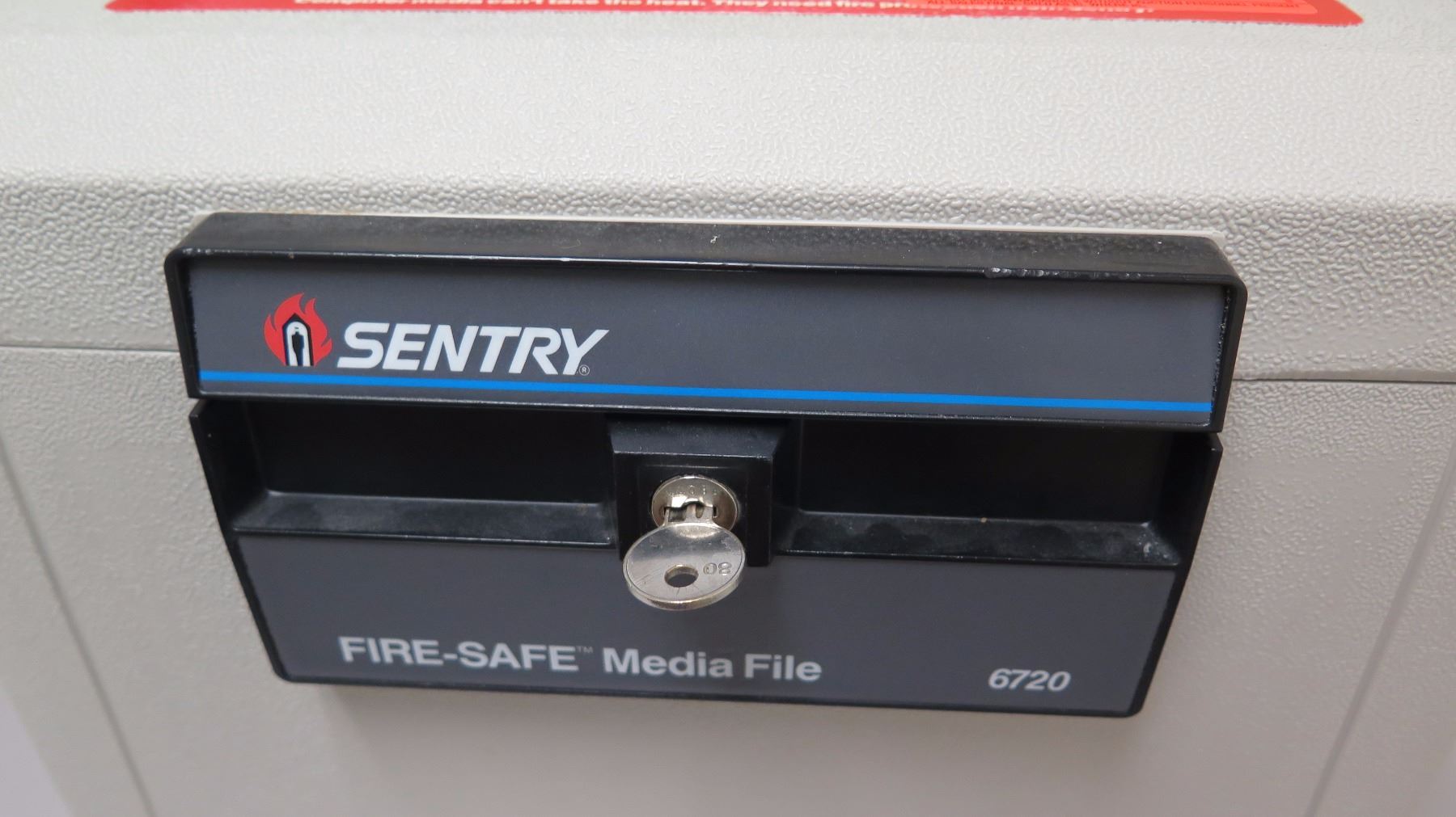 Sentry Fire Safe W Key Media File Oahu Auctions Sentry fire safe w key media file oahu auctions