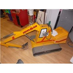 CHILD'S RIDE-ON COIN OPERATED EXCAVATOR - WORKING