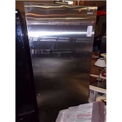 FRIDGE - ELECTROLUX - ALL  - STAINLESSS STEEL - NEEDS TOP HINGE