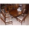 Image 2 : VINTAGE ROUND OAK DINING TABLE  - 1920'S  - INCLUDES 4 CHAIRS WITH UPHOLSTERED SEATS AND BACKS - TAB