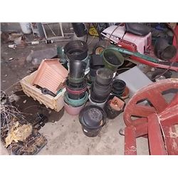 LOT OF PLANT POTS