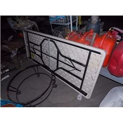 FOLDING TABLE - 8FT