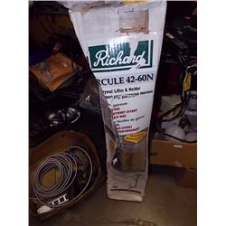 RICHARD'S DRYWALL LIFT & HOLDER