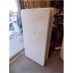 PLASTIC FOLDING BANQUET TABLE - 4'