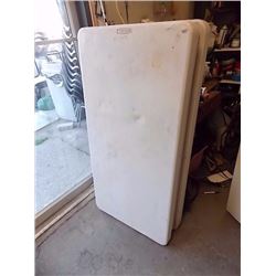 PLASTIC FOLDING BANQUET TABLE - 4'