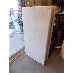 PLASTIC FOLDING BANQUET TABLE - 4'