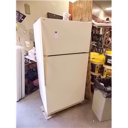 FRIDGE - 2 DOOR - ALMOND COLOR - WORKING