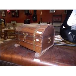 OAK TREASURE CHEST WITH ROUNDED HINGED LID & BRASS ACCENT