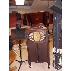 VINTAGE BRUNSWICK GRAMAPHONE