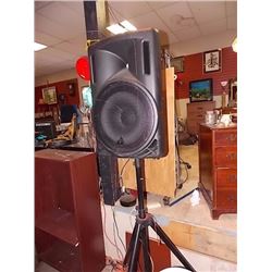 BEHRINGER 500 WATT PA SPEAKER - BLACK - STAND NOT INCLUDED (SEE LOT 378)