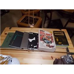 COLLECTOR BOOKS - 7 TTL