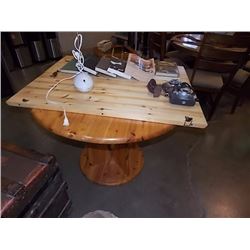 ROUND WOOD TABLE WITH 2 LEAFS