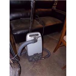 VACUMN WITH POWER HEAD