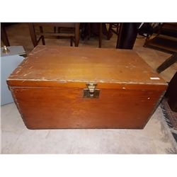 WOOD STORAGE CHEST WITH HINGED LID