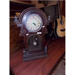 VINTAGE STYLE ORNATE MANTEL CHIME CLOCK