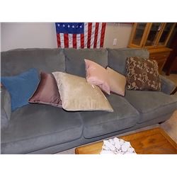 HAND CRAFTED THROW CUSIONS - NEW - 6 TTL