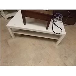 LARGE WHITE COFFEE TABLE