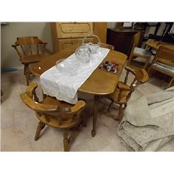 COLONIAL STYLE MAPLE TABLE WITH 4 CHAIRS