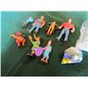 Image 2 : 8 sm collectible action figures and marble game