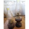 Image 1 : 2 clear glass oil lamps (oil in them)