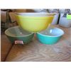 Image 1 : 4 Pyrex bowls yellow/green