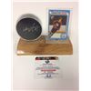 Image 1 : WAYNE GRETZKY AUTOGRAPHED PUCK W/ ROOKIE CARD DISPLAY (GA COA)
