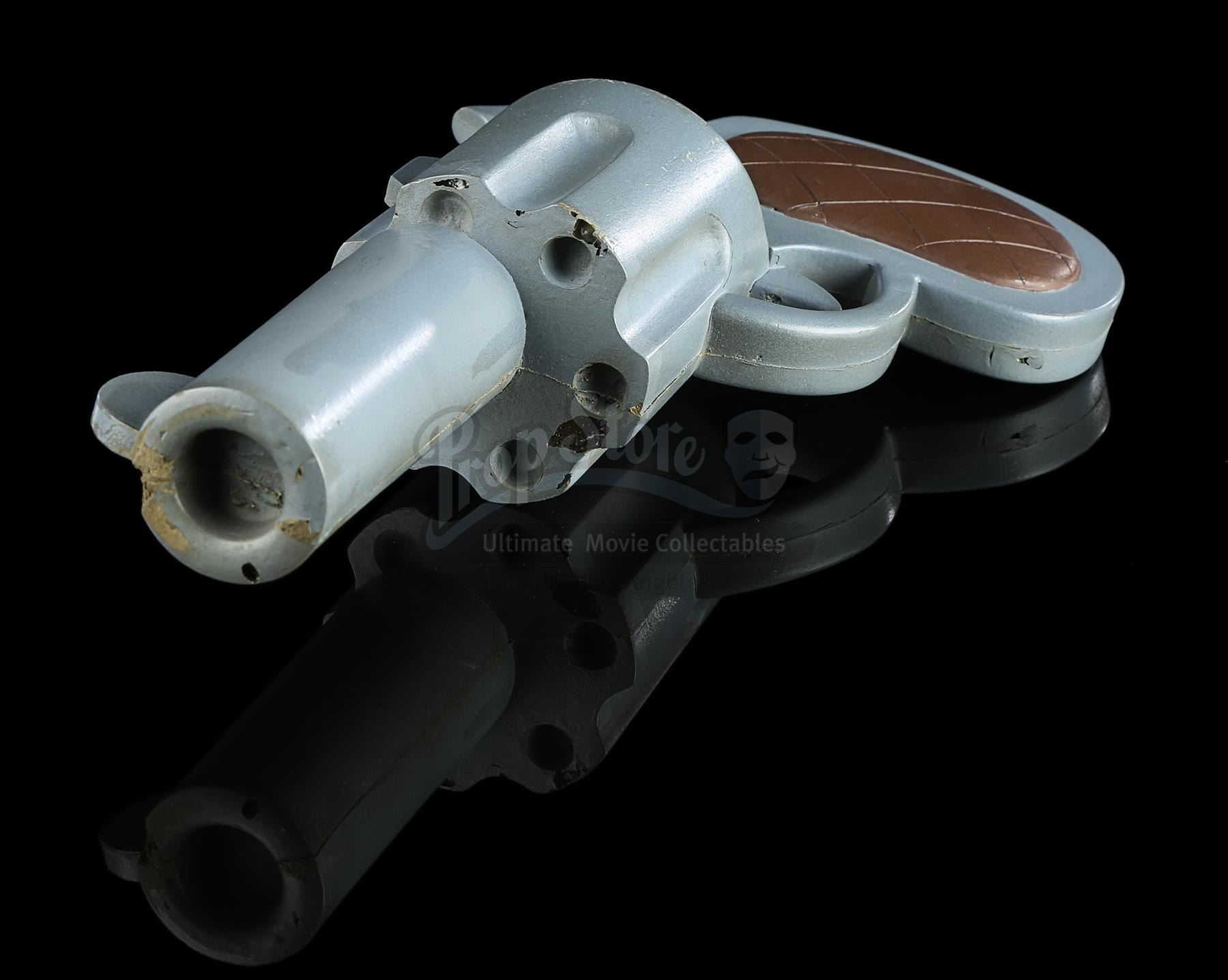 WHO FRAMED ROGER RABBIT (1988) - Crew Gift Toon Handgun and Six ...