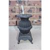 Image 4 : Antique Miniature Cast Iron Stove