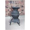 Image 5 : Antique Miniature Cast Iron Stove