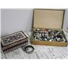 Image 1 : Beaded Box And Beaded Bracelet W/ Box Of Old Buttons