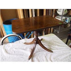 Vintage Wooden End Tbalel, 25"x17"x20"