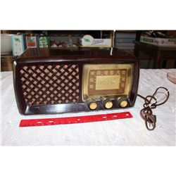 Vintage Silverstone Radio (Working)(13.5"x7"x7")