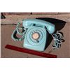Image 1 : Turquoise Vintage Automatic Electric Monophone