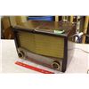 Image 1 : RCA Victor Model 751 F Electric Tube Radio AM/FM