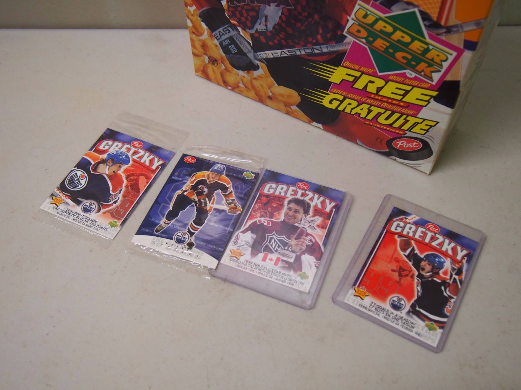 Wayne Gretzky Post Sugar Crisp Cereal Box intact & 4 Post Cereal Hockey Cards Wayne Gretzky Post Sugar Crisp Cereal Box intact & 4 Post Cereal Hockey Cards