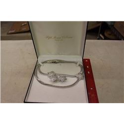 Fifth Avenue Handmade Necklace w/Matching Earrings (Rhinestone)