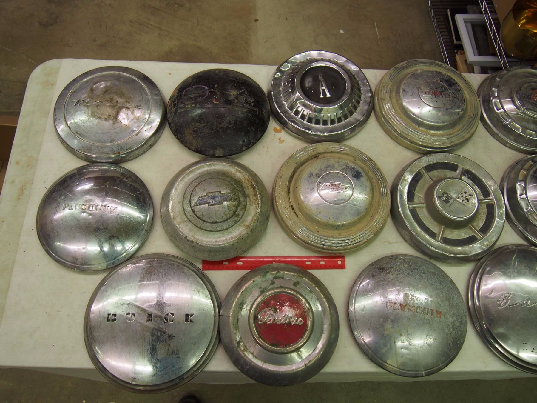 Huge Lot Of Vintage Hub Caps (18)