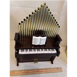 Holiday Organ, Plays Christmas And Traditional Melodies