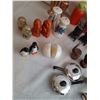 Image 4 : Salt And Pepper Shaker Sets (2)