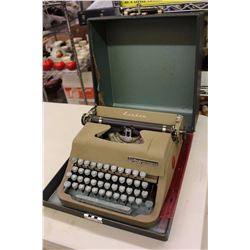 Vintage Underwood Leader Ltd. Typewriter w/Case (Working)