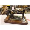 Image 5 : Antique Singer Sewing Machine