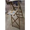 Image 4 : Small Wooden Ladder (45" Tall)