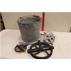 Metal Bucket w/Pulleys (4)
