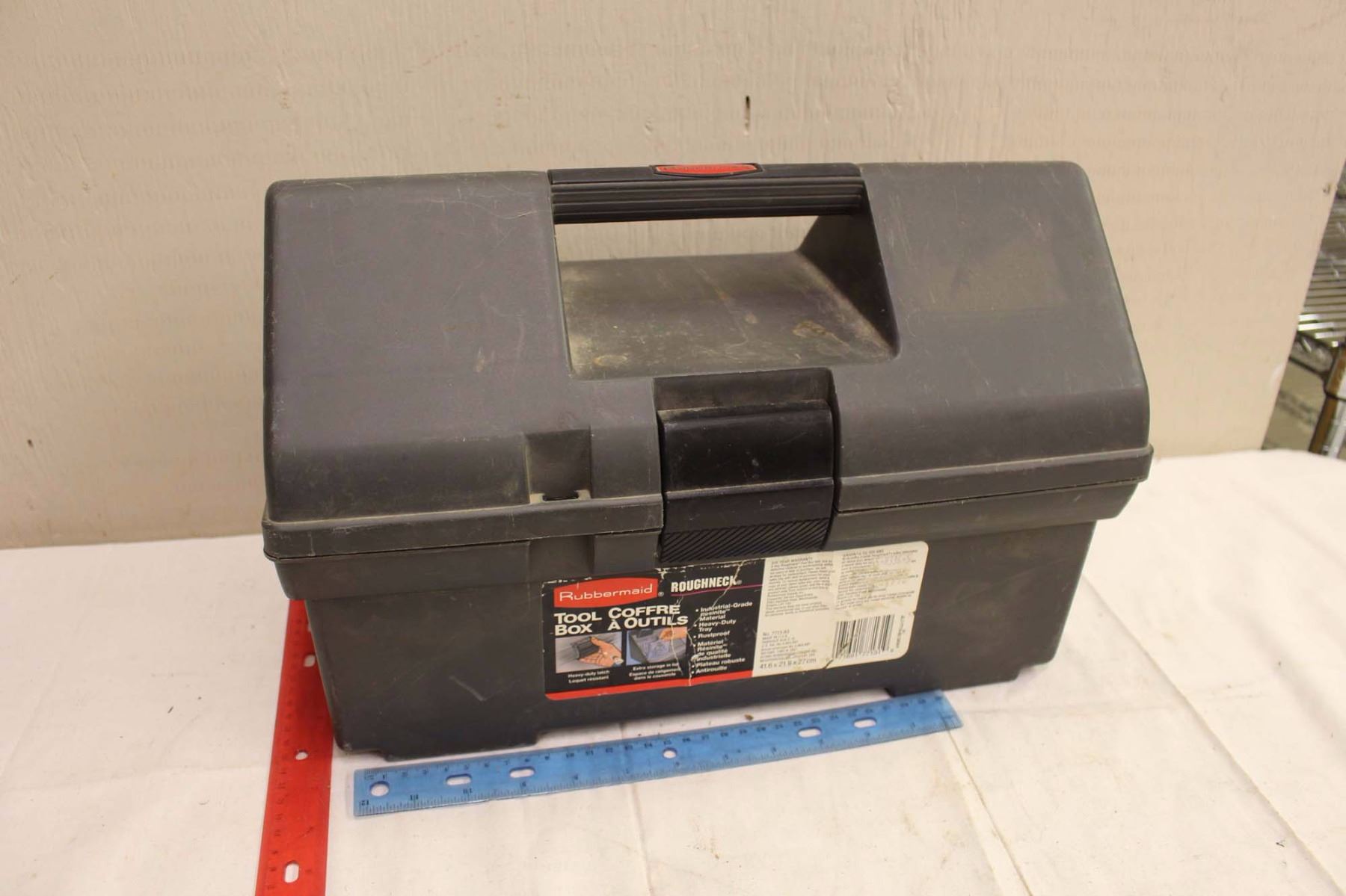 Rubbermaid tool box for truck Clearance