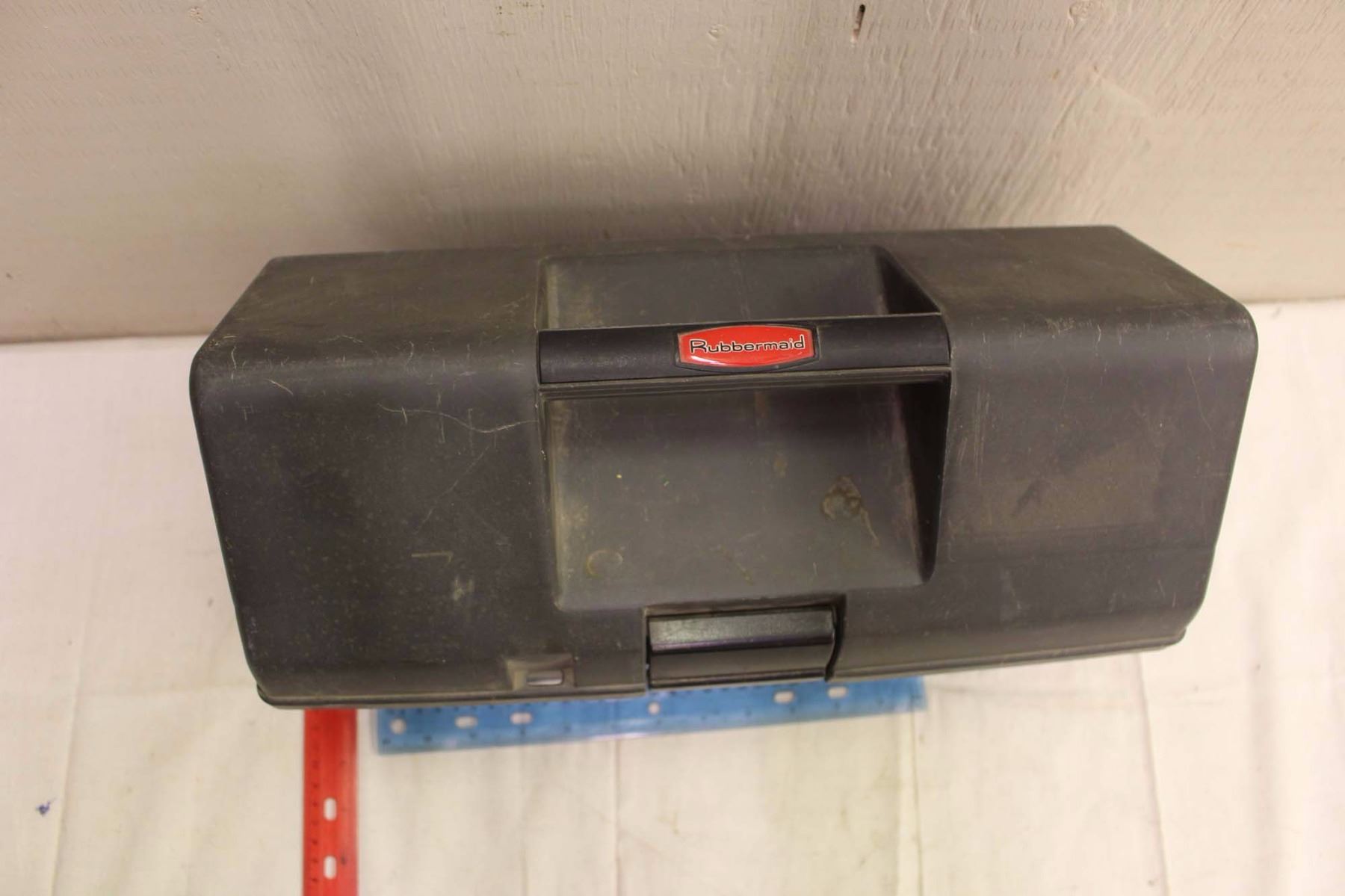Rubbermaid tool box for truck Clearance