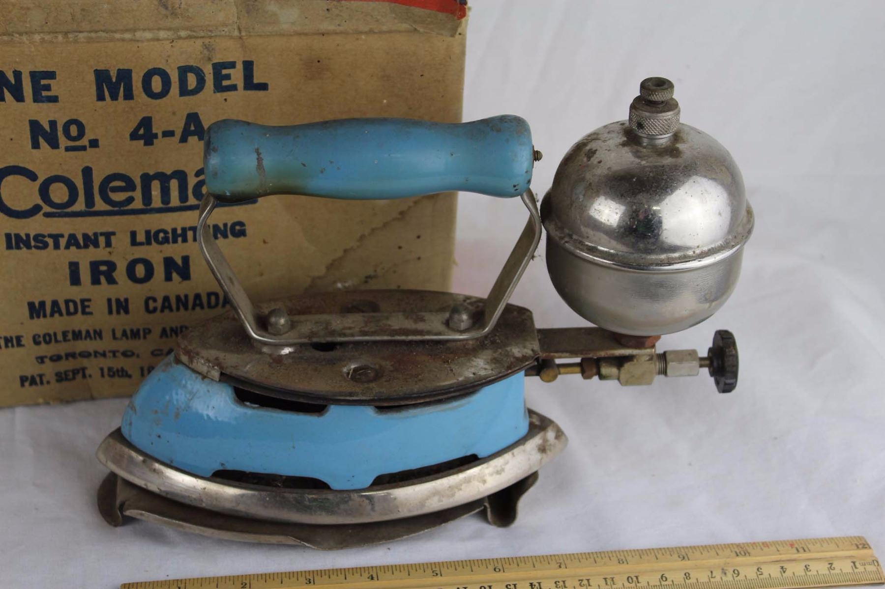 Coleman 4A Gas Iron w/Box
