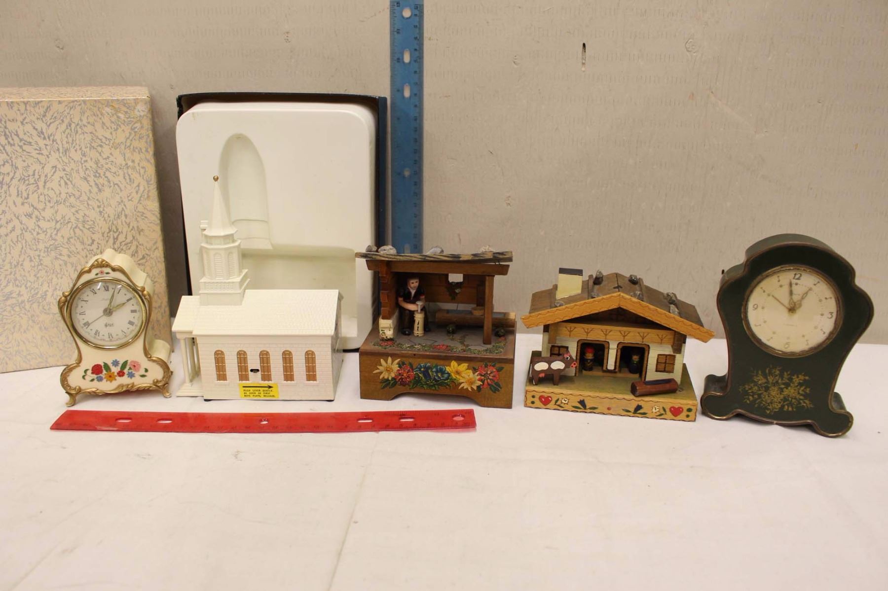 Lot of Vintage WindUp Music Boxes (5)