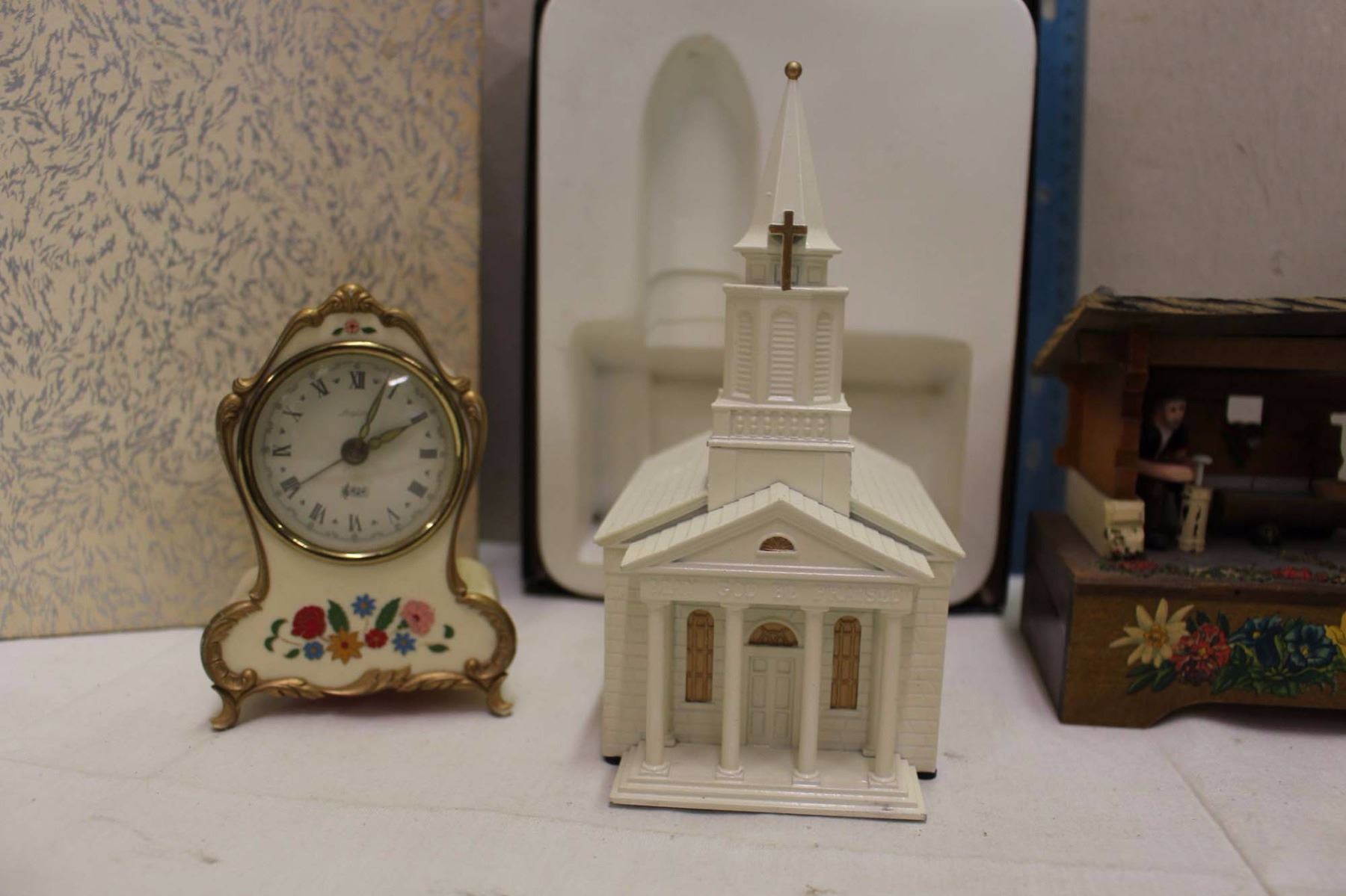 Lot of Vintage WindUp Music Boxes (5)