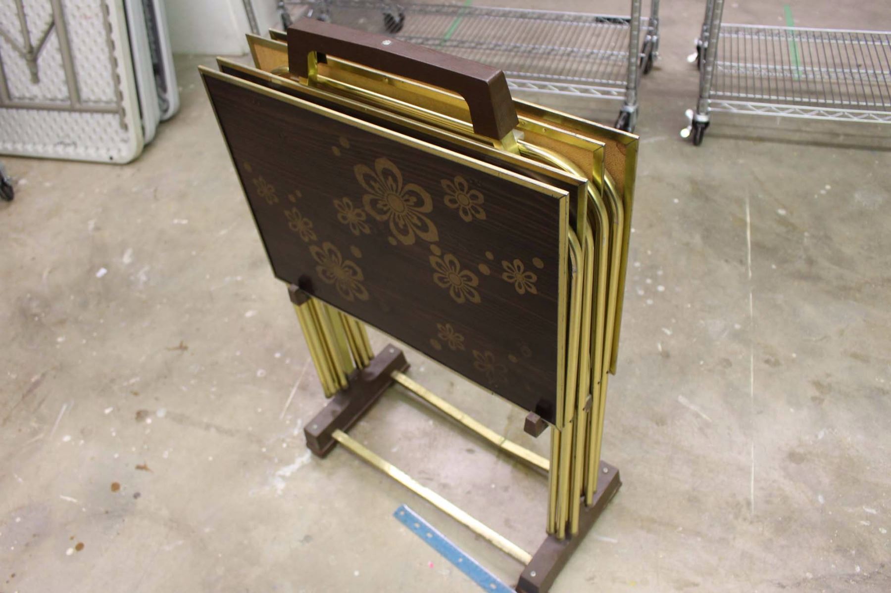 Vintage Fold Up TV Trays (4) w/Stand