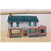 Image 1 : Vintage Tin Dollhouse